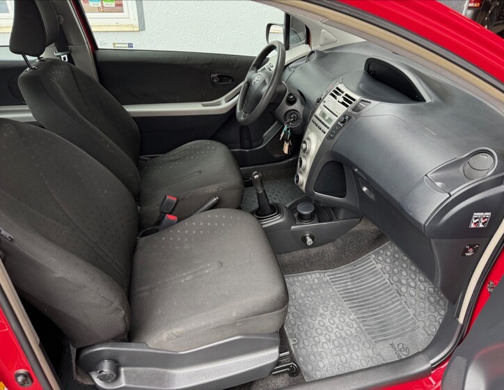 Toyota Yaris 12