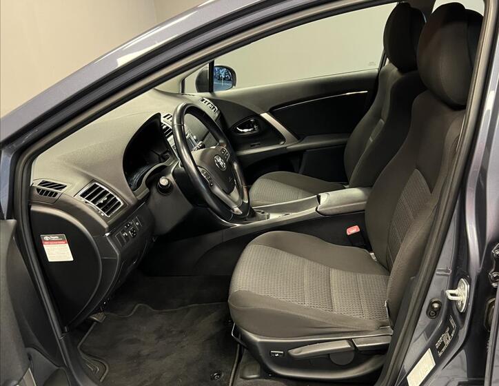 Toyota Avensis 8