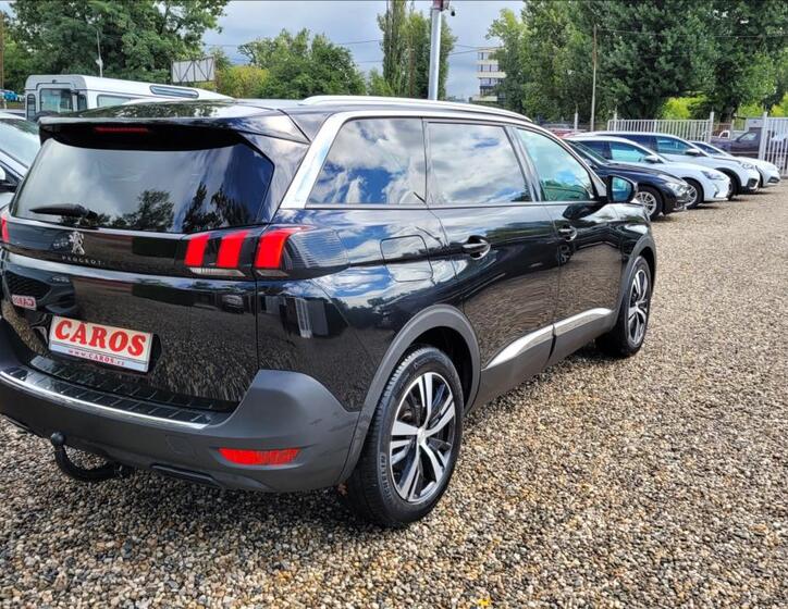 Peugeot 5008 6