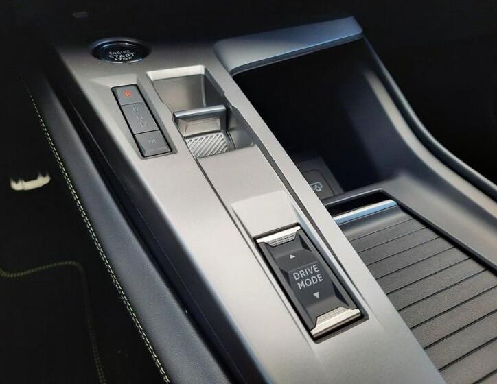 Peugeot 408 31