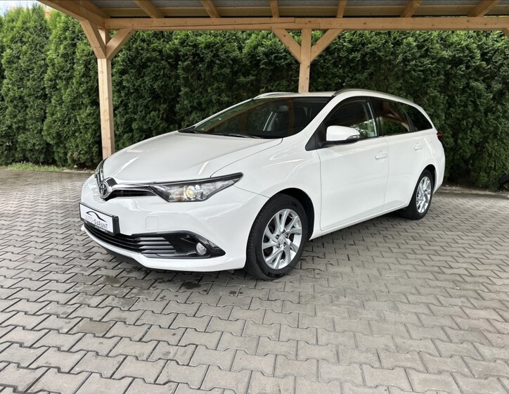 Toyota Auris 1