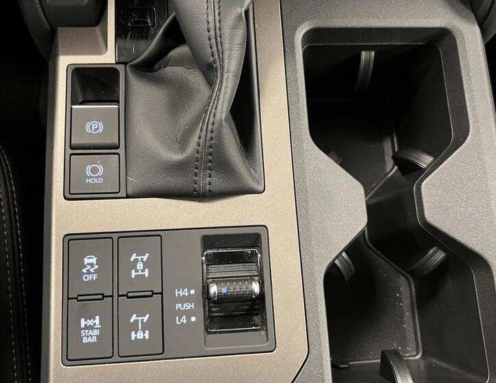 Toyota Land Cruiser 11