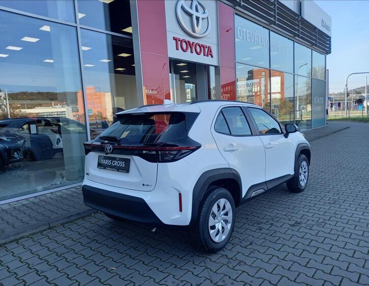 Toyota Yaris Cross 4