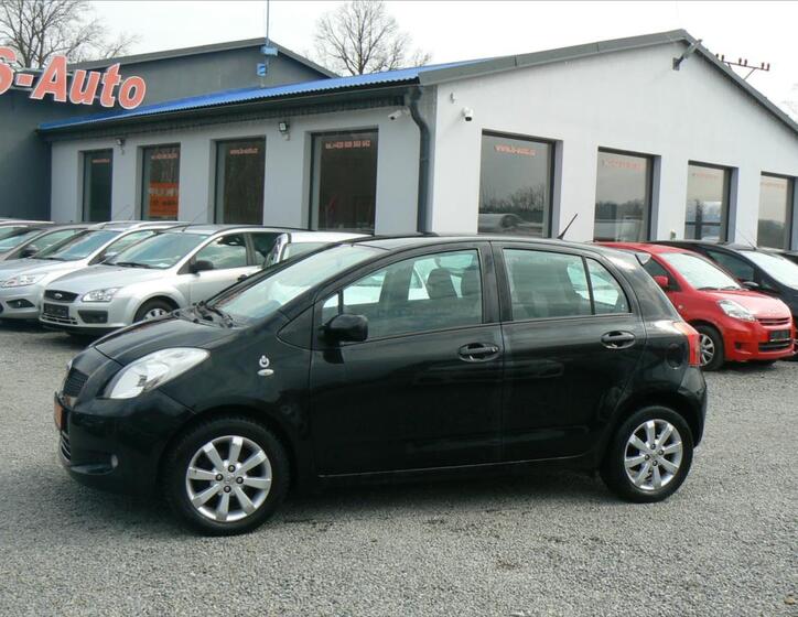 Toyota Yaris 1