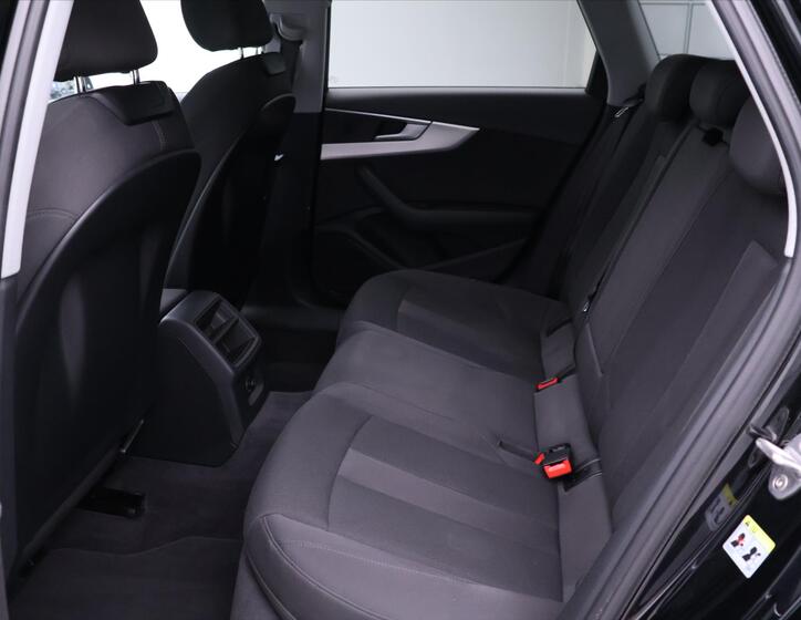 Audi A4 15