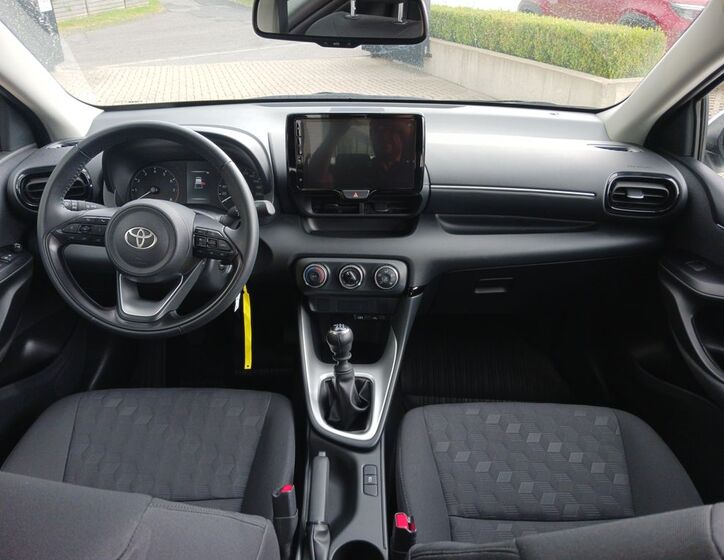 Toyota Yaris 16