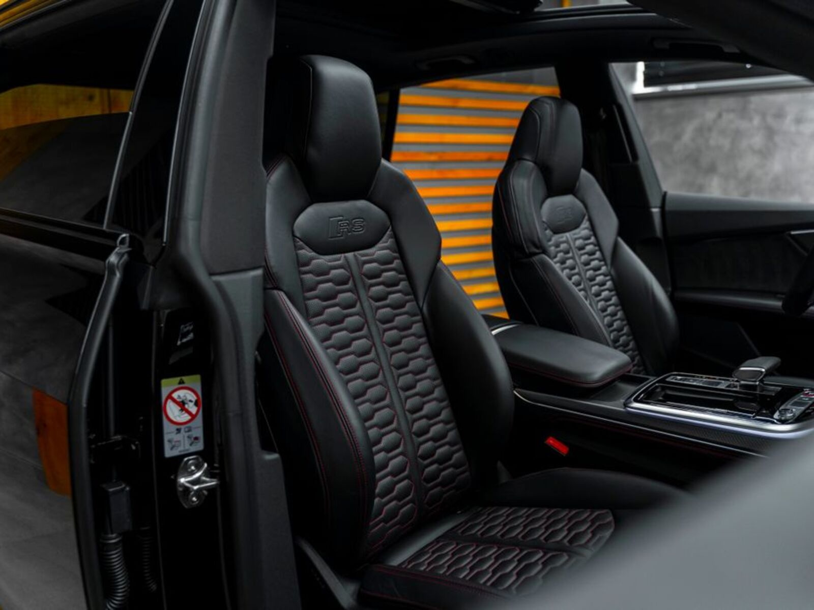 Audi RS Q8 26