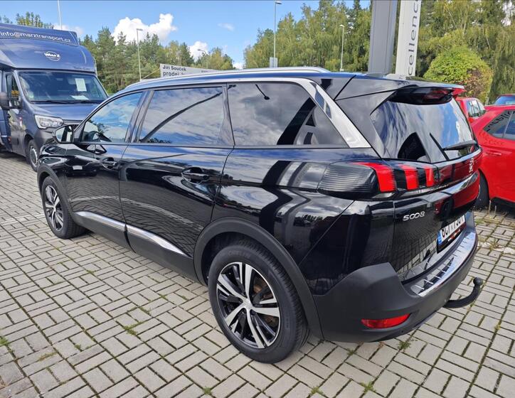 Peugeot 5008 4