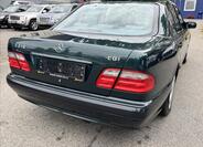 Mercedes-Benz Třídy E 8
