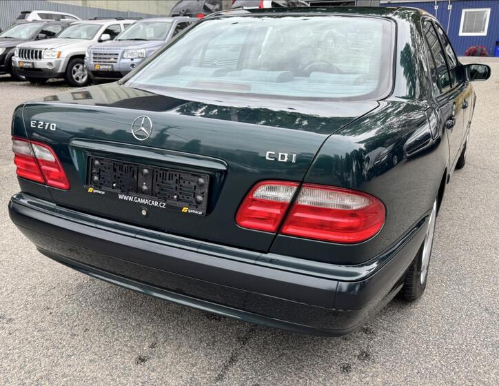 Mercedes-Benz Třídy E 8