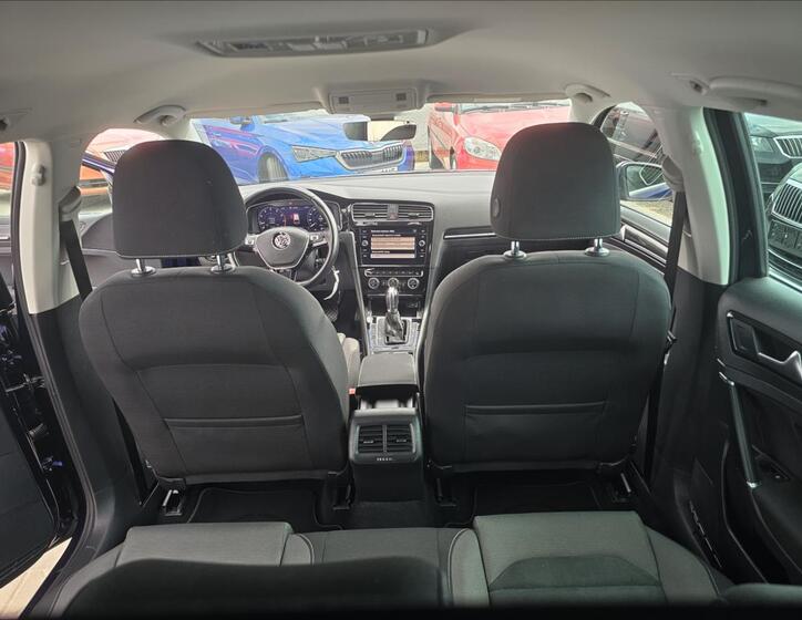 Volkswagen Golf 30