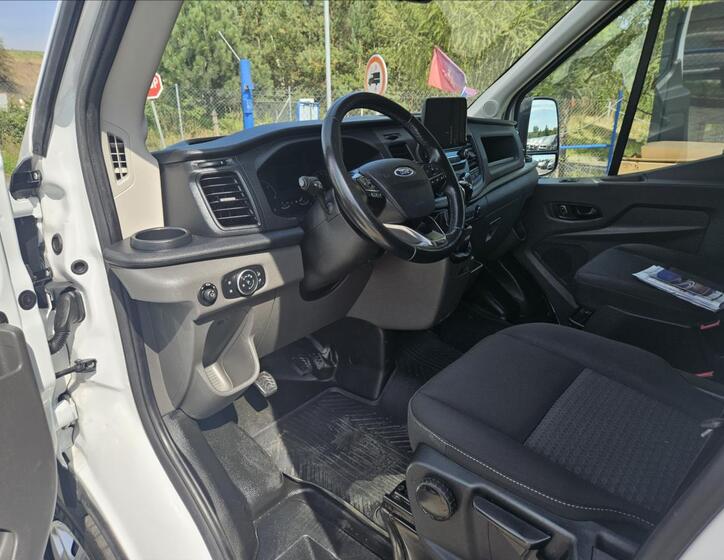 Ford Transit 8