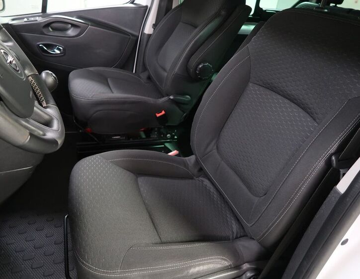 Opel Vivaro 9