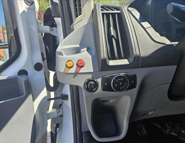 Ford Transit 9