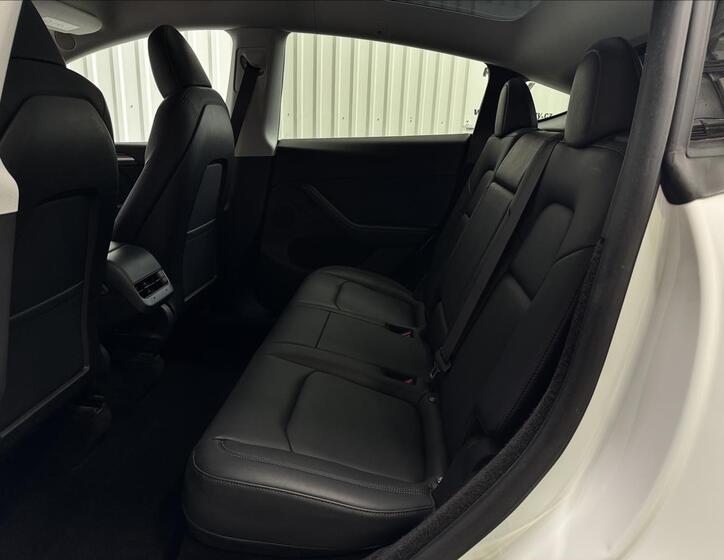 Tesla Model Y 28