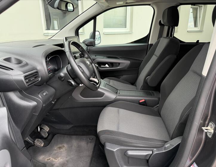 Toyota ProAce 9