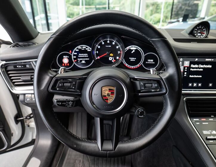 Porsche Panamera 6