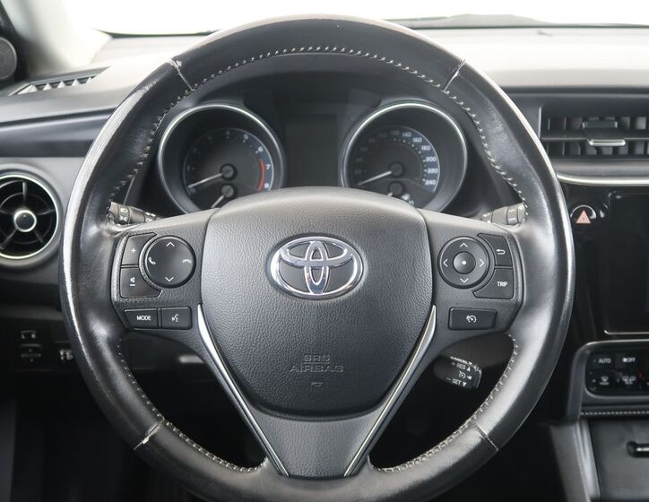 Toyota Auris 15