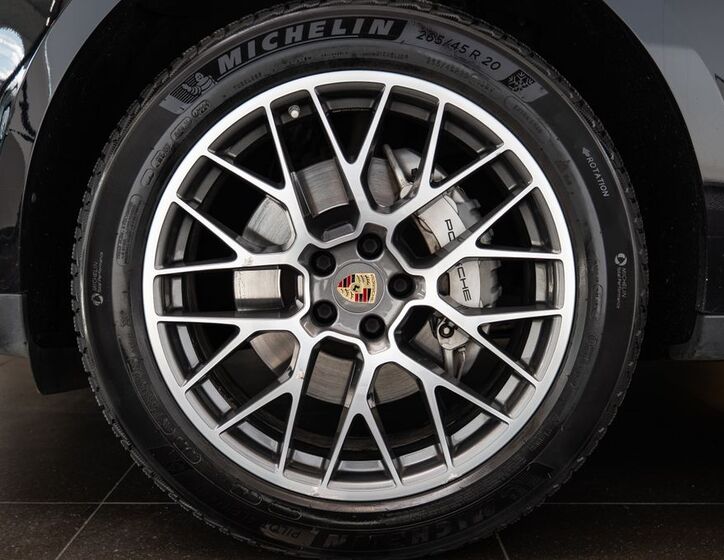 Porsche Macan 21