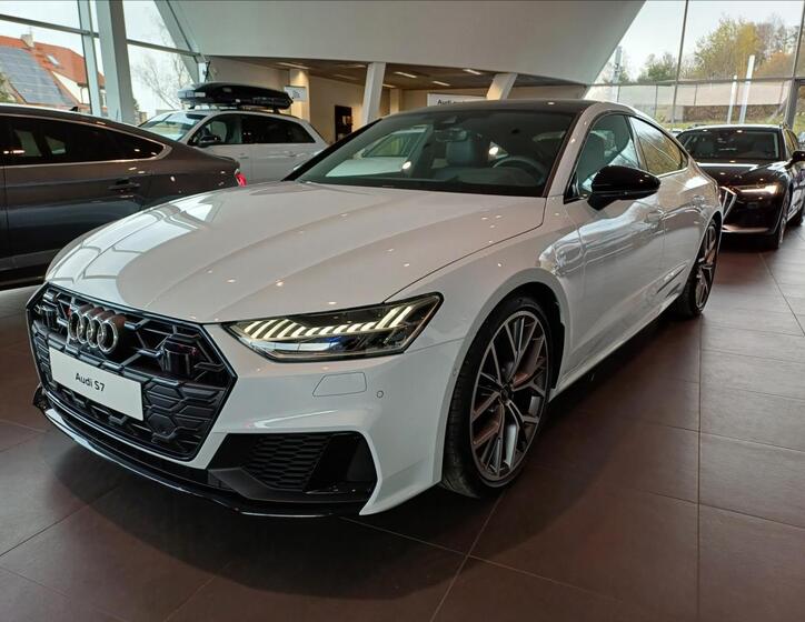 Audi S7 1