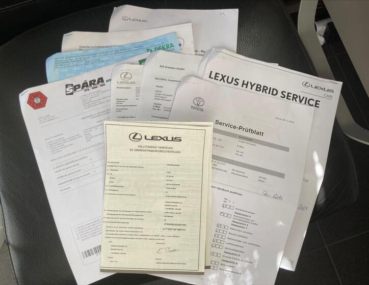 Lexus RC 300h 44