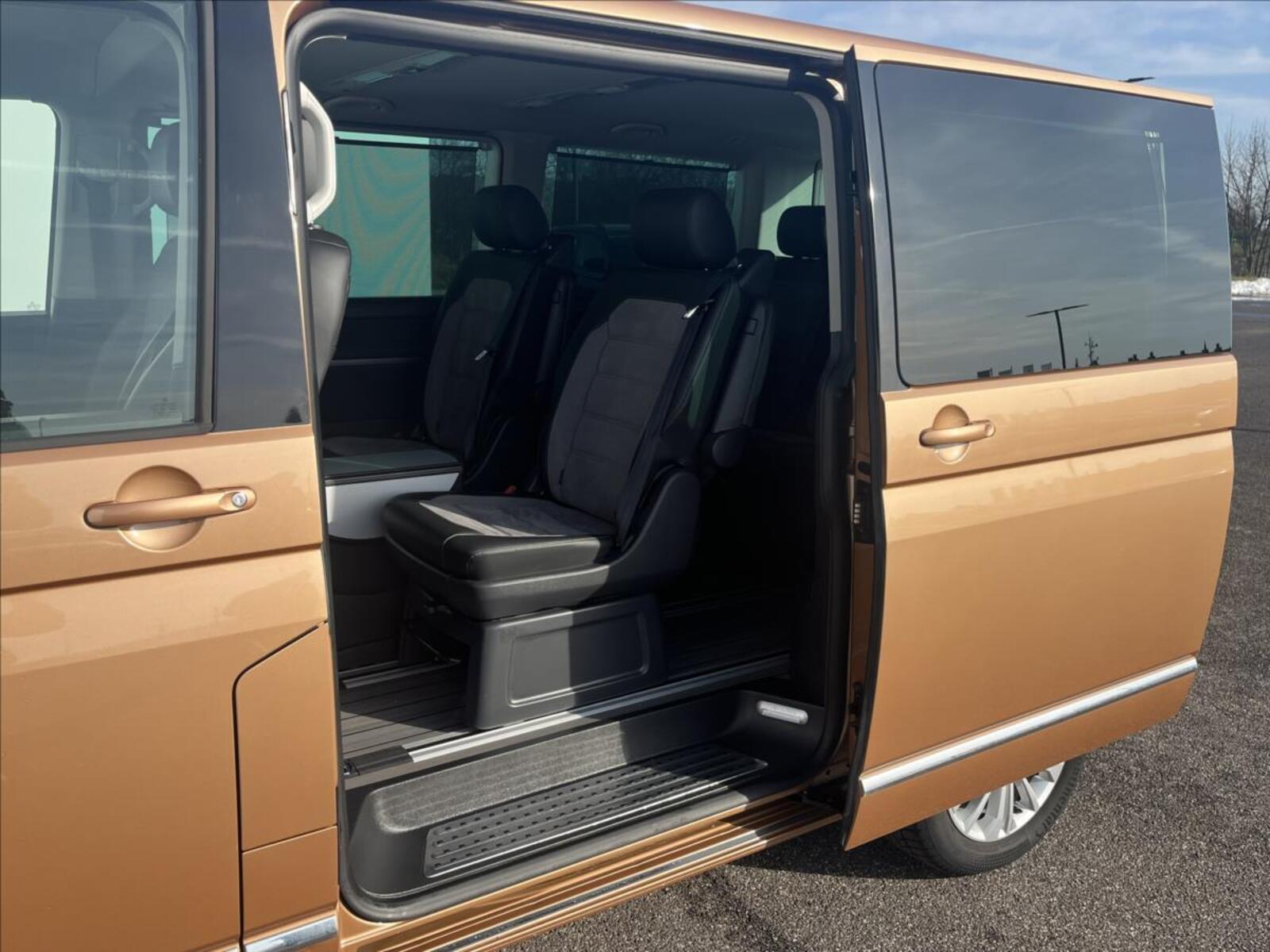 Volkswagen Multivan 13