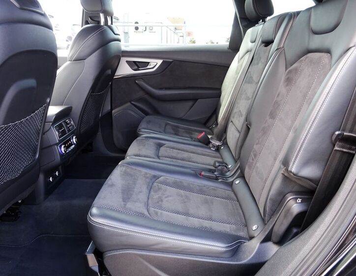 Audi Q7 24