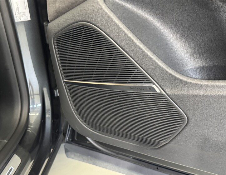 Audi Q8 8
