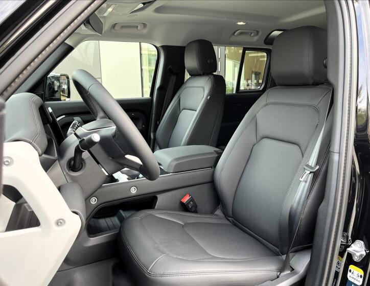 Land Rover Defender 13