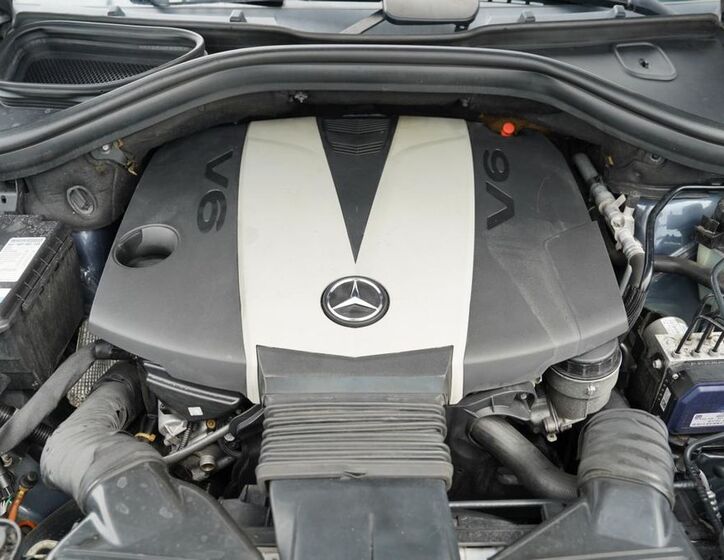 Mercedes-Benz GL 10