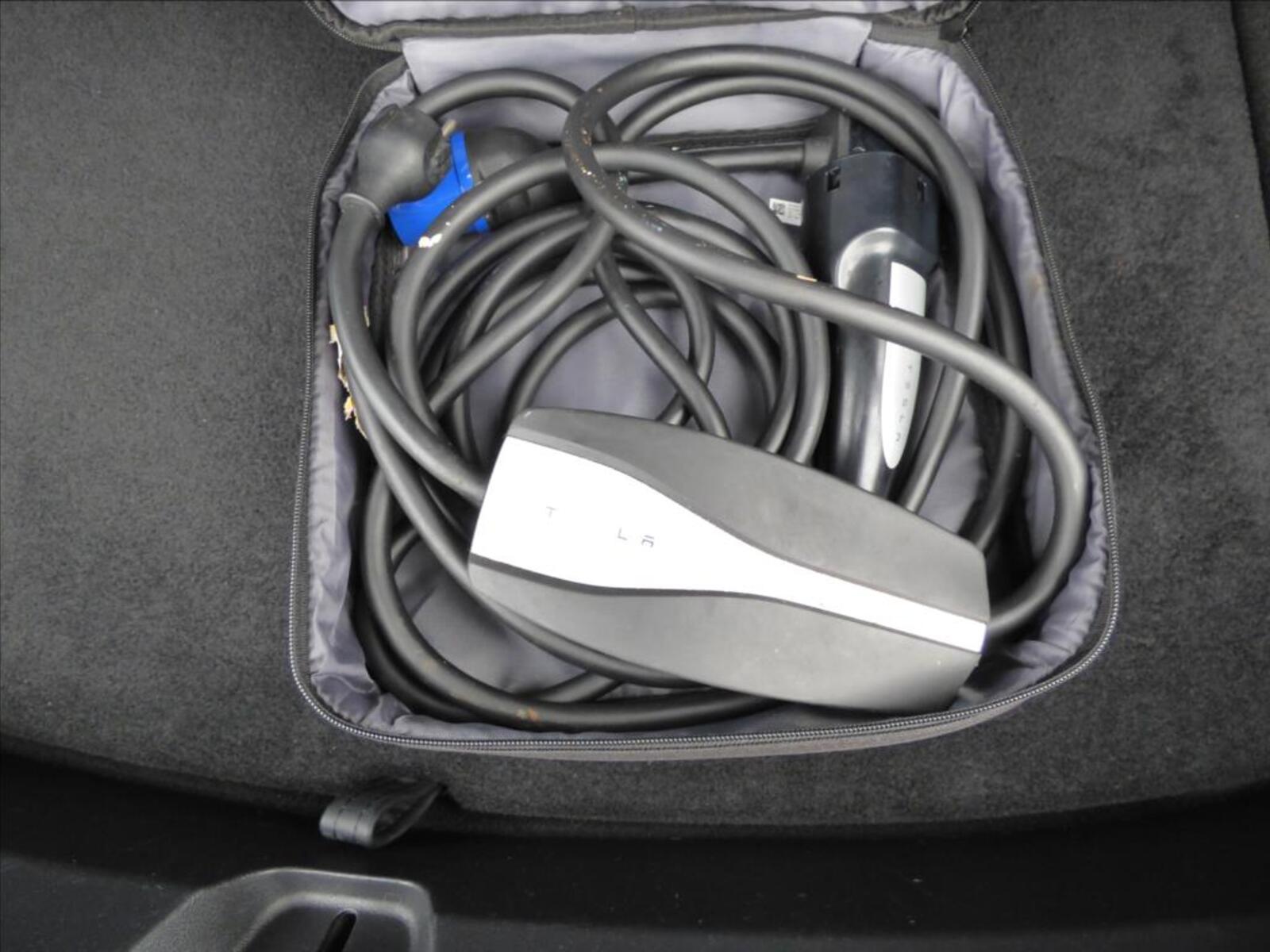 Tesla Model 3 39
