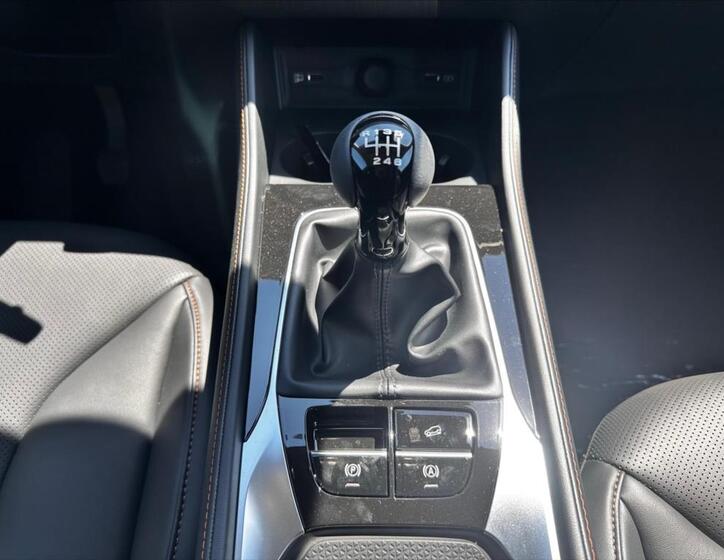 MG HS 10