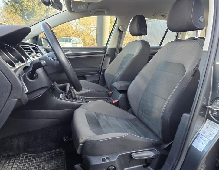 Volkswagen Golf 11