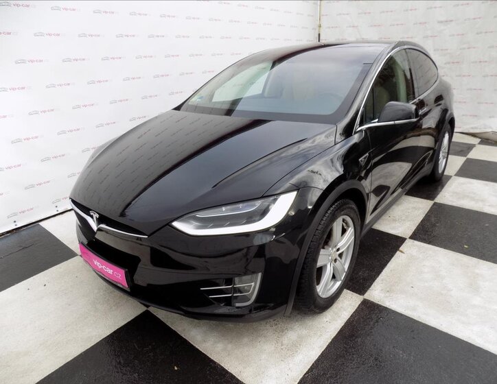 Tesla Model X 2