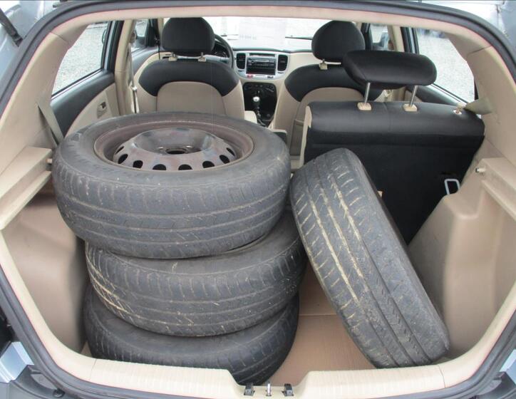 KIA Rio 13