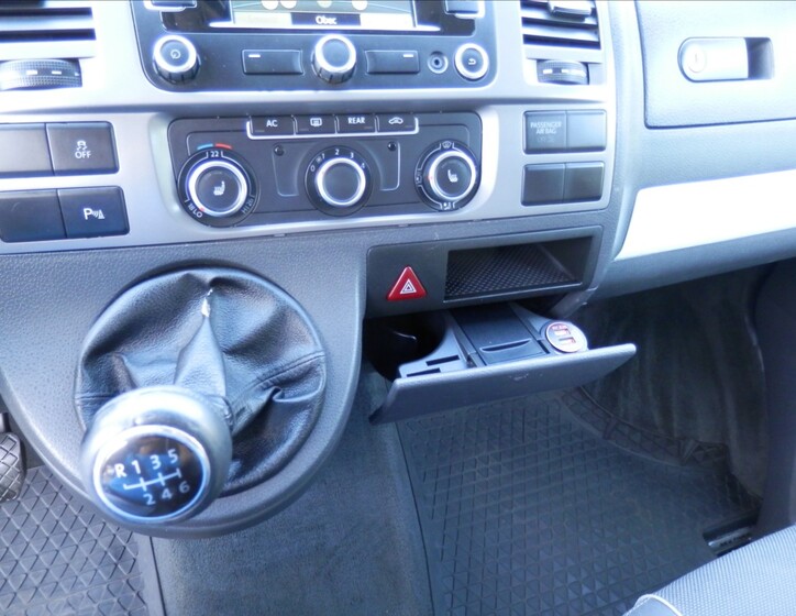 Volkswagen Multivan 14