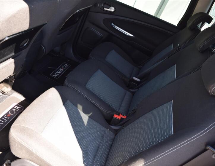 Ford Galaxy 18