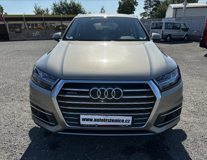 Audi Q7 8