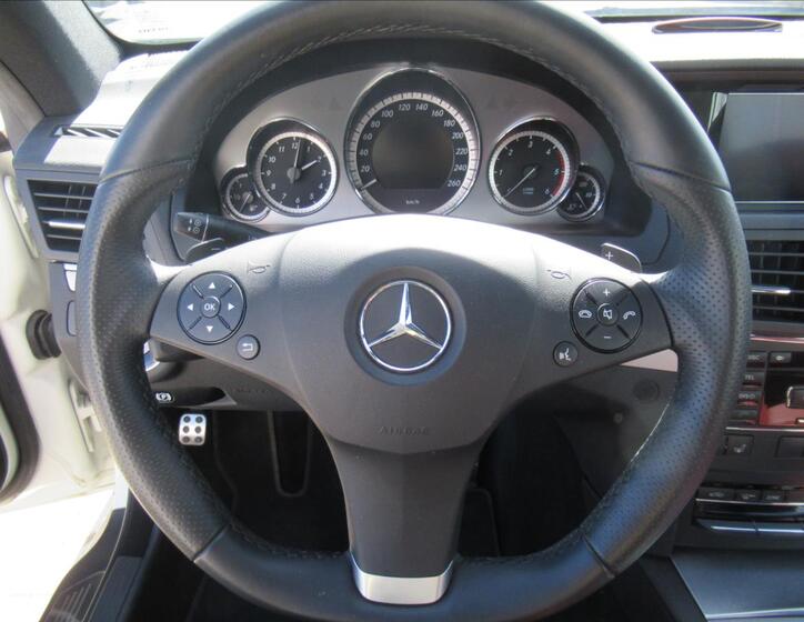 Mercedes-Benz Třídy E 8