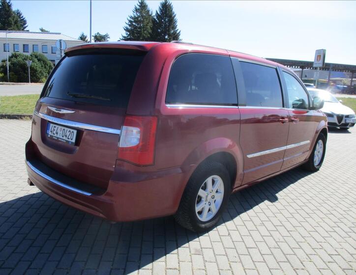 Chrysler Town & Country 4