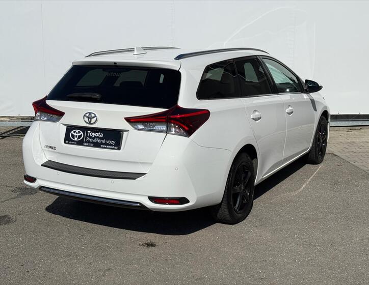 Toyota Auris 6