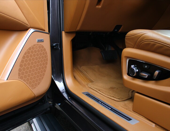 Cadillac Escalade 12