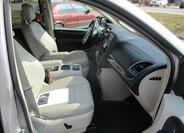 Chrysler Town & Country 16