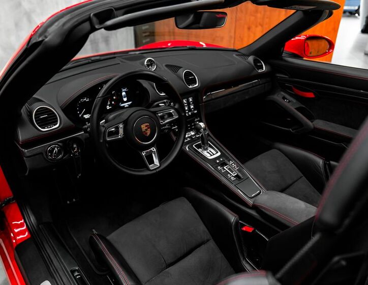 Porsche 718 29