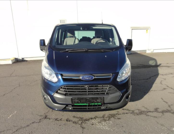 Ford Tourneo Custom 1
