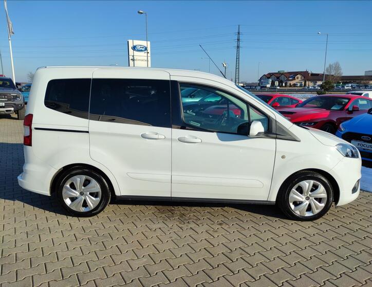 Ford Tourneo Courier 6