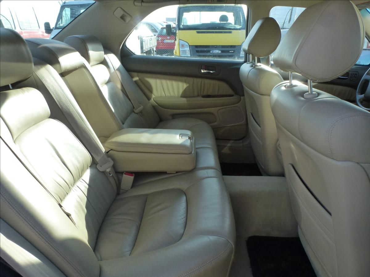 Lexus LS 400