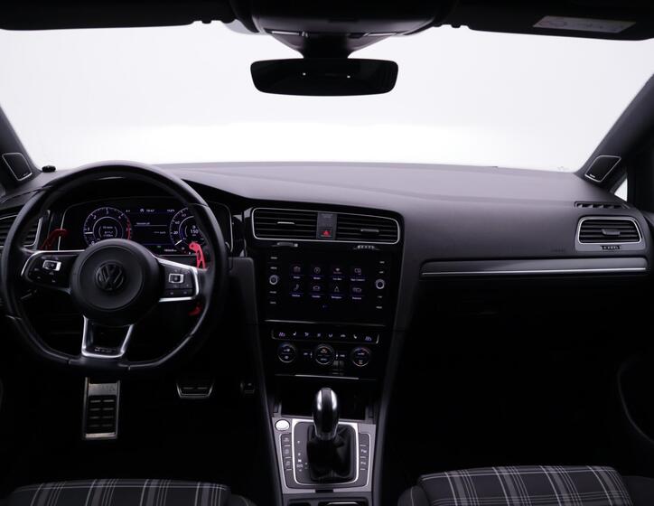 Volkswagen Golf 32