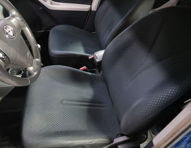 Toyota Yaris 9