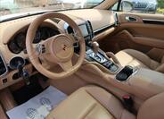 Porsche Cayenne 9
